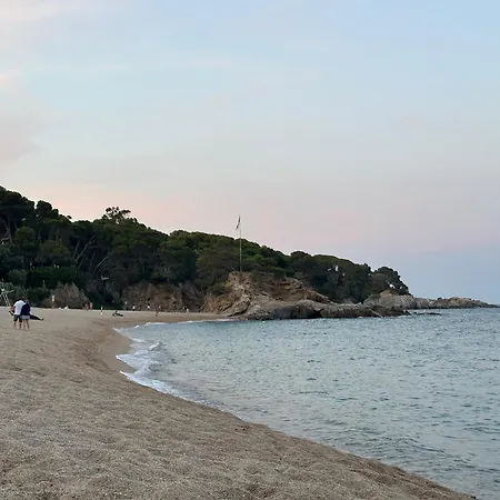 Beachfront Rooftop Haven In Playa De Aro Appartamento *