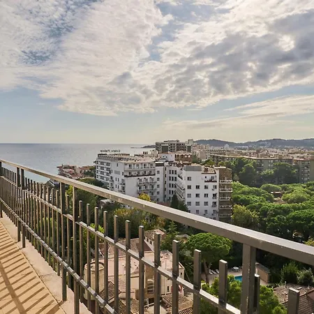 Beachfront Rooftop Haven In Playa De Aro *