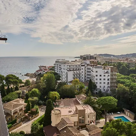 Beachfront Rooftop Haven In Playa De Aro