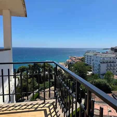 Beachfront Rooftop Haven In Playa De Aro