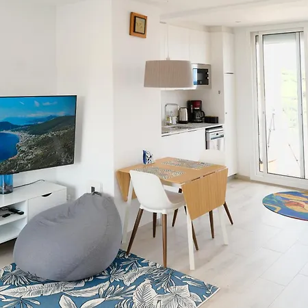 شقة Beachfront Rooftop Haven In Playa De Aro