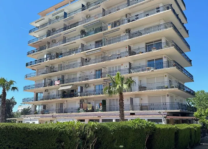 Beachfront Rooftop Haven In Playa De Aro