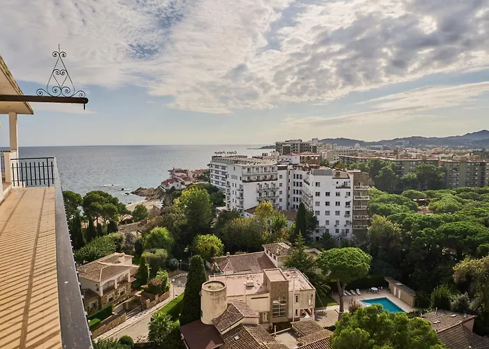 Beachfront Rooftop Haven In Playa De Aro